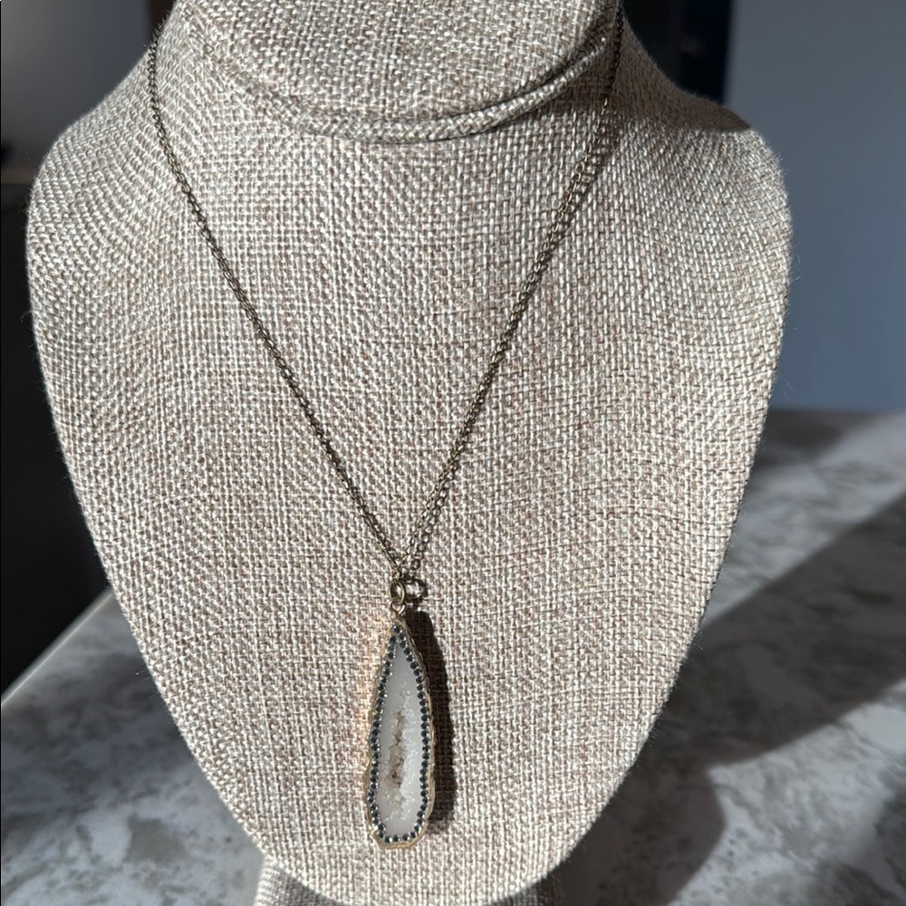 Elegant Druzy Pendant Necklace
